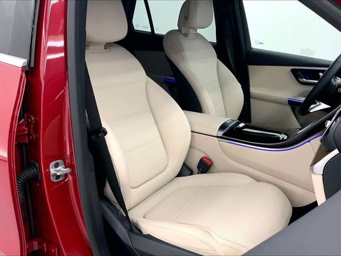 Used 2026 Mercedes-Benz GLC 300 image 12
