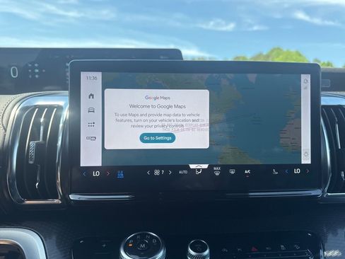 Used 2026 Ford Expedition Platinum w/ Stealth Appearance Package image 18