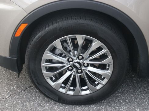 Used 2024 Cadillac XT4 Premium Luxury FWD image 39