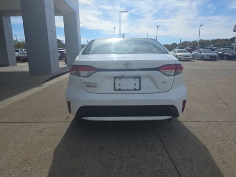 Used 2021 Toyota Corolla LE image 8