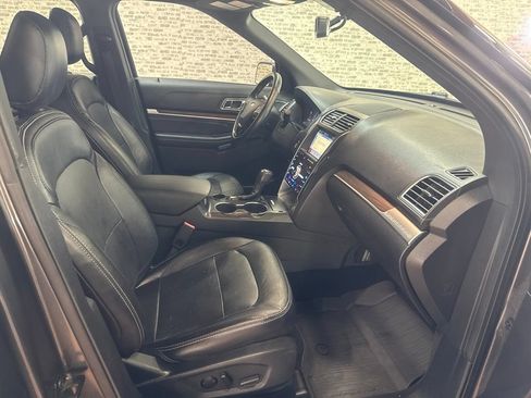 Used 2019 Ford Explorer Limited w/ Class III Trailer Tow Package FWD image 11