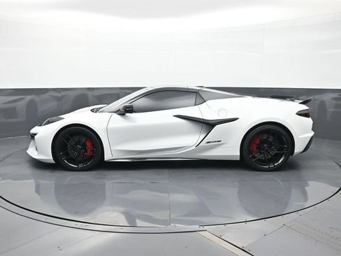 Used 2025 Chevrolet Corvette Z06 RWD image 2