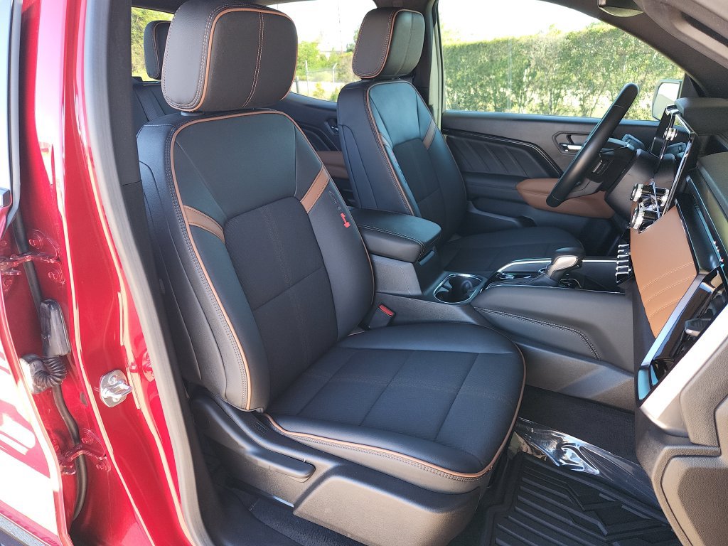 Used 2024 GMC Canyon AT4 w/ Technology Package AWD/4WD image 16