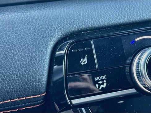 Used 2025 Honda Pilot Sport image 19