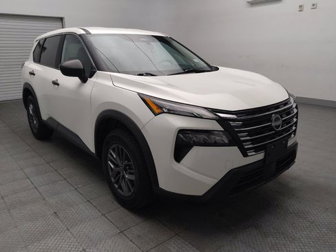 Used 2024 Nissan Rogue S FWD image 13