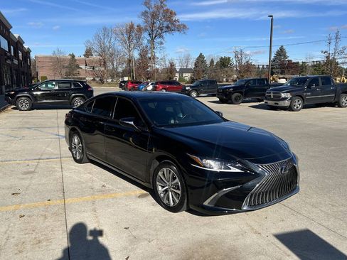Used 2021 Lexus ES 300h w/ Accessory Package 2 image 4