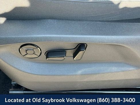 Used 2025 Volkswagen Tiguan SE AWD/4WD image 31