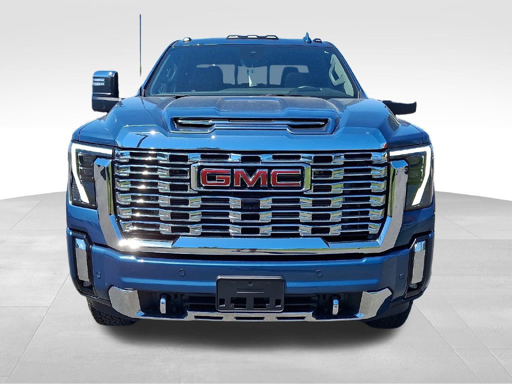 Used 2025 GMC Sierra 2500 Denali w/ Denali Reserve Package AWD/4WD image 2