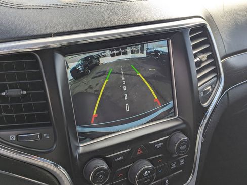 Used 2018 Jeep Grand Cherokee Limited image 19