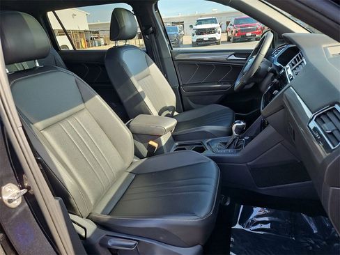 Used 2022 Volkswagen Tiguan SE R-Line image 28