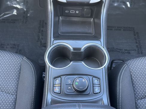 Used 2023 GMC Terrain SLE w/ Driver Convenience Package image 30