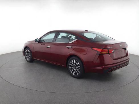 Used 2024 Nissan Altima 2.5 SV FWD image 6
