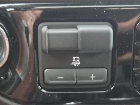 New 2026 GMC Sierra 2500 SLT AWD/4WD image 36