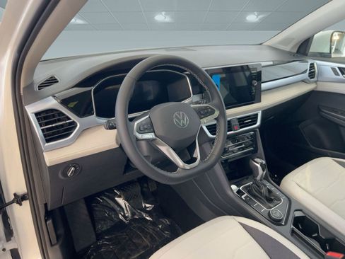 New 2026 Volkswagen Taos SE image 4