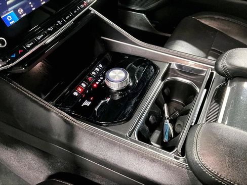 Used 2023 Jeep Wagoneer 4WD w/ Convenience Group I image 17