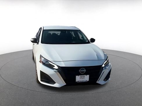 Used 2025 Nissan Altima 2.5 SV FWD image 4