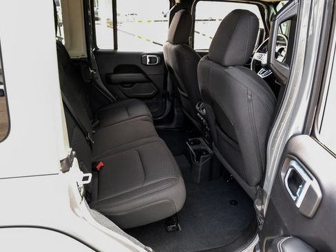 Used 2022 Jeep Wrangler Unlimited Sahara AWD/4WD image 47