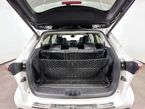 Used 2023 Toyota Highlander Platinum image 14