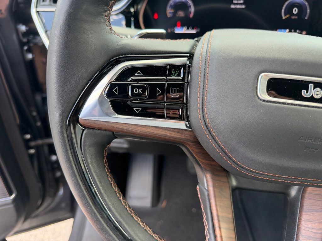 Used 2023 Jeep Grand Cherokee Summit AWD/4WD image 27