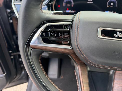 Used 2023 Jeep Grand Cherokee Summit AWD/4WD image 27