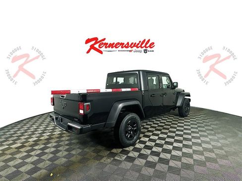 New 2025 Jeep Gladiator Sport image 7