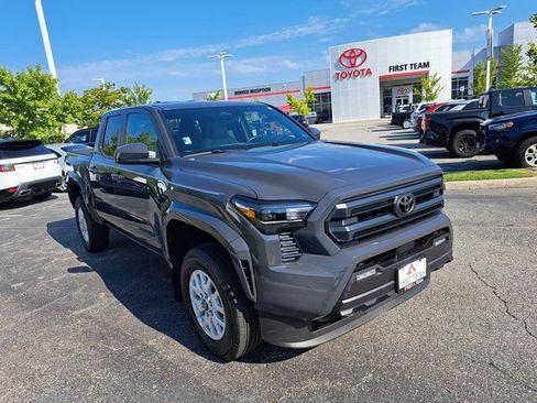 Used 2025 Toyota Tacoma SR5 AWD/4WD image 4