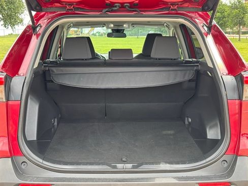 Used 2025 Toyota RAV4 XLE AWD/4WD image 7