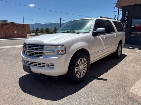 Used 2012 Lincoln Navigator L 4WD image 1