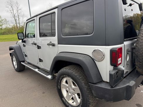 Used 2007 Jeep Wrangler Unlimited X w/ Dual Top Group AWD/4WD image 10