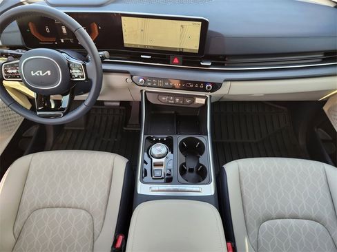 New 2026 Kia Carnival EX image 18