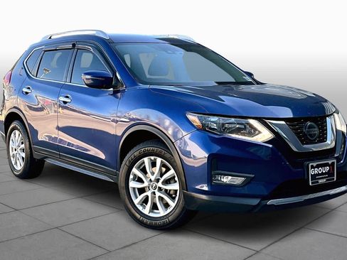 Used 2019 Nissan Rogue SV image 2