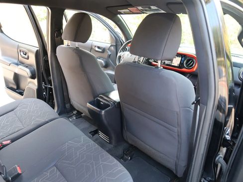 Used 2017 Toyota Tacoma TRD Sport w/ Tow Package (A/T) AWD/4WD image 23