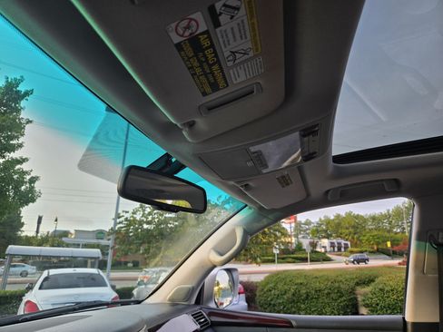 Used 2011 Lexus LX 570 4WD w/ Luxury Pkg image 18
