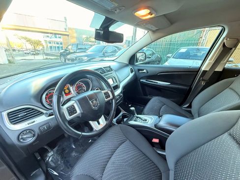 Used 2017 Dodge Journey SE w/ Flexible Seating Group image 11
