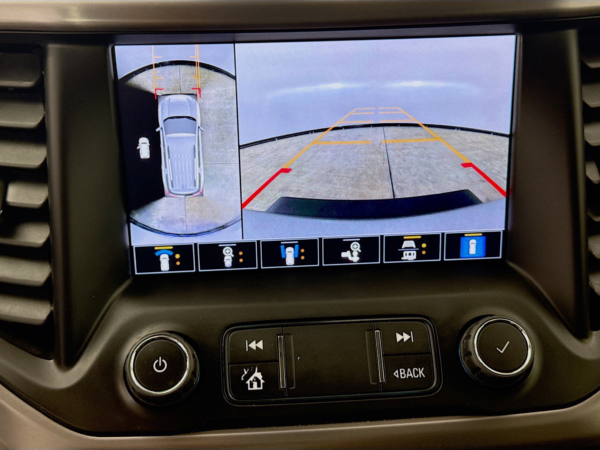 Used 2022 GMC Acadia AT4 w/ Technology Package AWD/4WD image 16