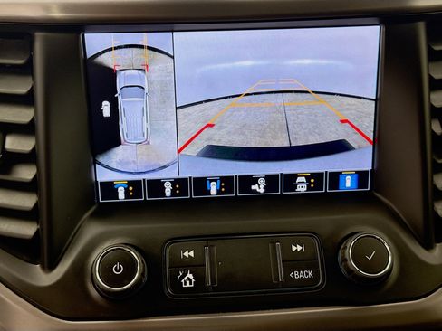 Used 2022 GMC Acadia AT4 w/ Technology Package AWD/4WD image 16