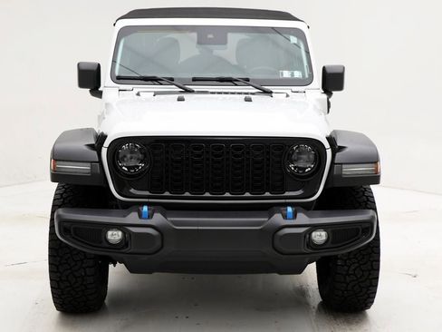 Used 2024 Jeep Wrangler Unlimited image 5