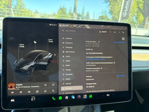 Used 2024 Tesla Model Y Long Range AWD/4WD image 8
