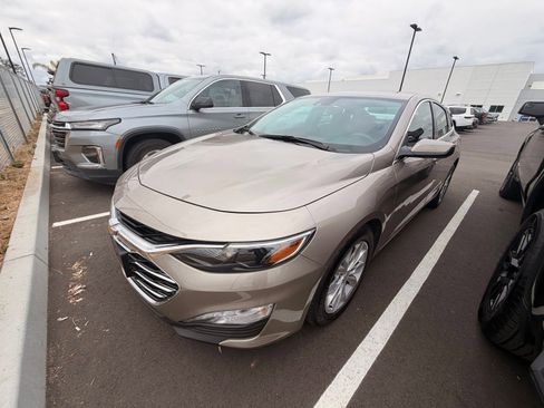 Used 2025 Chevrolet Malibu LT FWD image 3