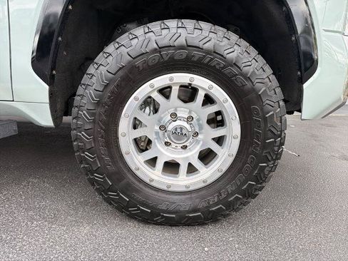 Used 2024 Toyota Tundra Platinum AWD/4WD image 5