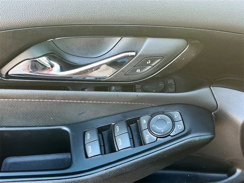 Used 2023 Chevrolet Traverse RS image 18