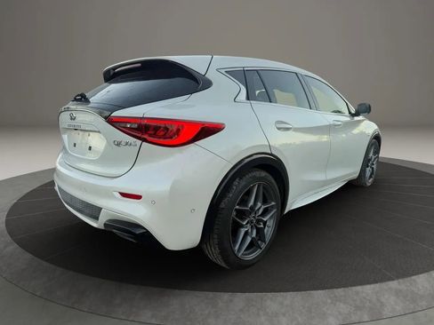 Used 2018 INFINITI QX30 Sport image 5