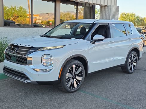 New 2026 Mitsubishi Outlander SE image 3