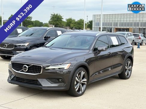 Certified 2023 Volvo V60 B5 Cross Country Plus w/ Climate Package AWD/4WD image 3