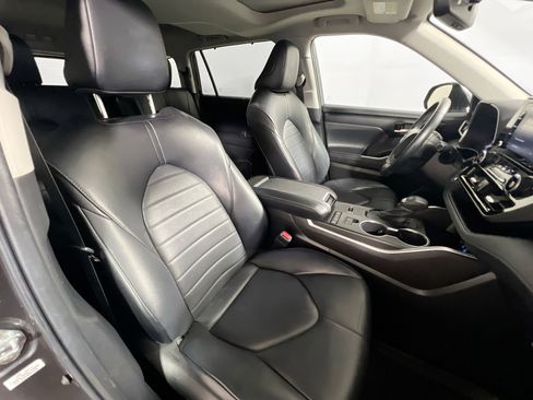 Used 2022 Toyota Highlander XLE FWD image 31