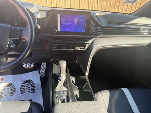 Used 2025 Toyota Camry SE image 17