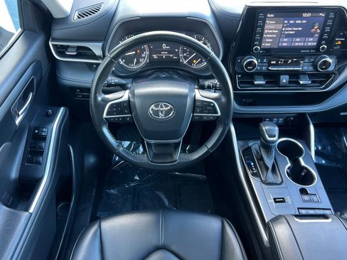 Certified 2022 Toyota Highlander XLE image 14