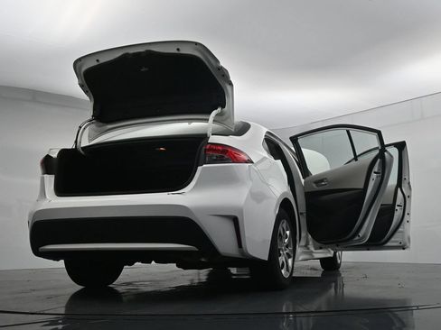 Used 2021 Toyota Corolla LE FWD image 30