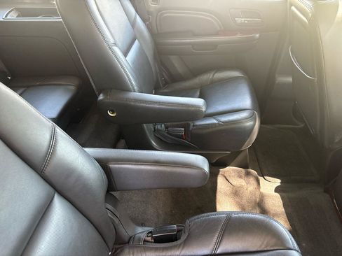 Used 2014 Cadillac Escalade Luxury AWD/4WD image 29