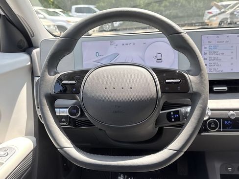 Used 2024 Hyundai Ioniq 5 SEL RWD image 11